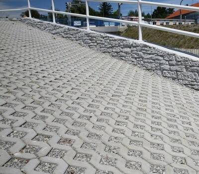 Dlažba zatravňovací CS BETON velká šedá – 600 × 400 × 80 mm